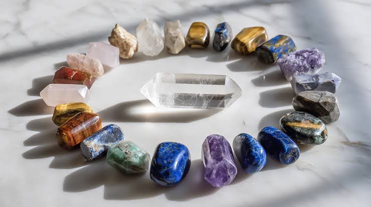 Quelles pierres ne pas associer ? Guide simple pour bien porter ses pierres naturelles