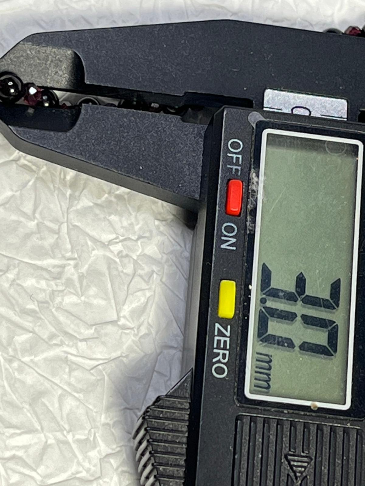 Collier Grenat Deux Façons Monté sur Fil Élastique