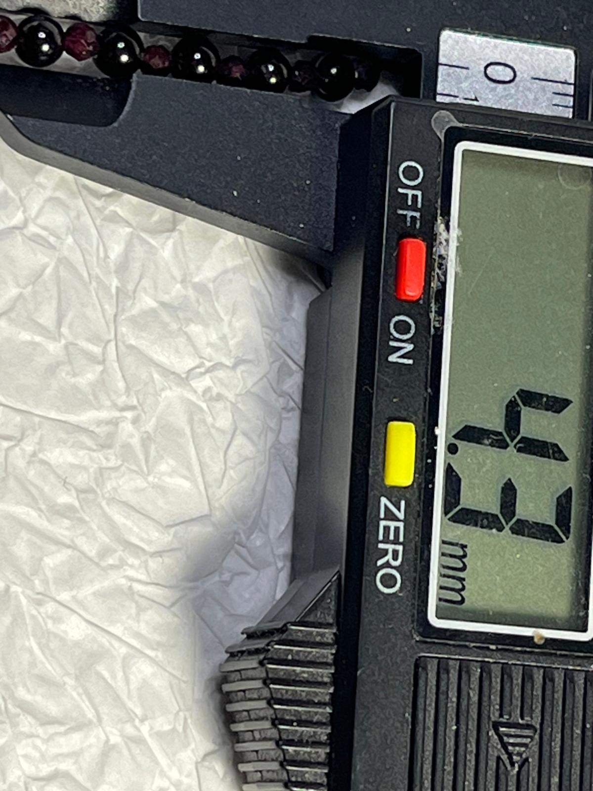 Collier Grenat Deux Façons Monté sur Fil Élastique