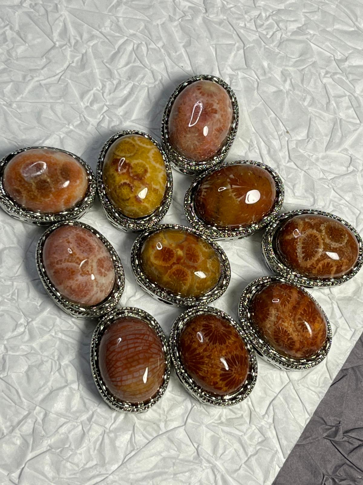 Charm en Corail Fossilisé, sur cuivre plaqué argenté