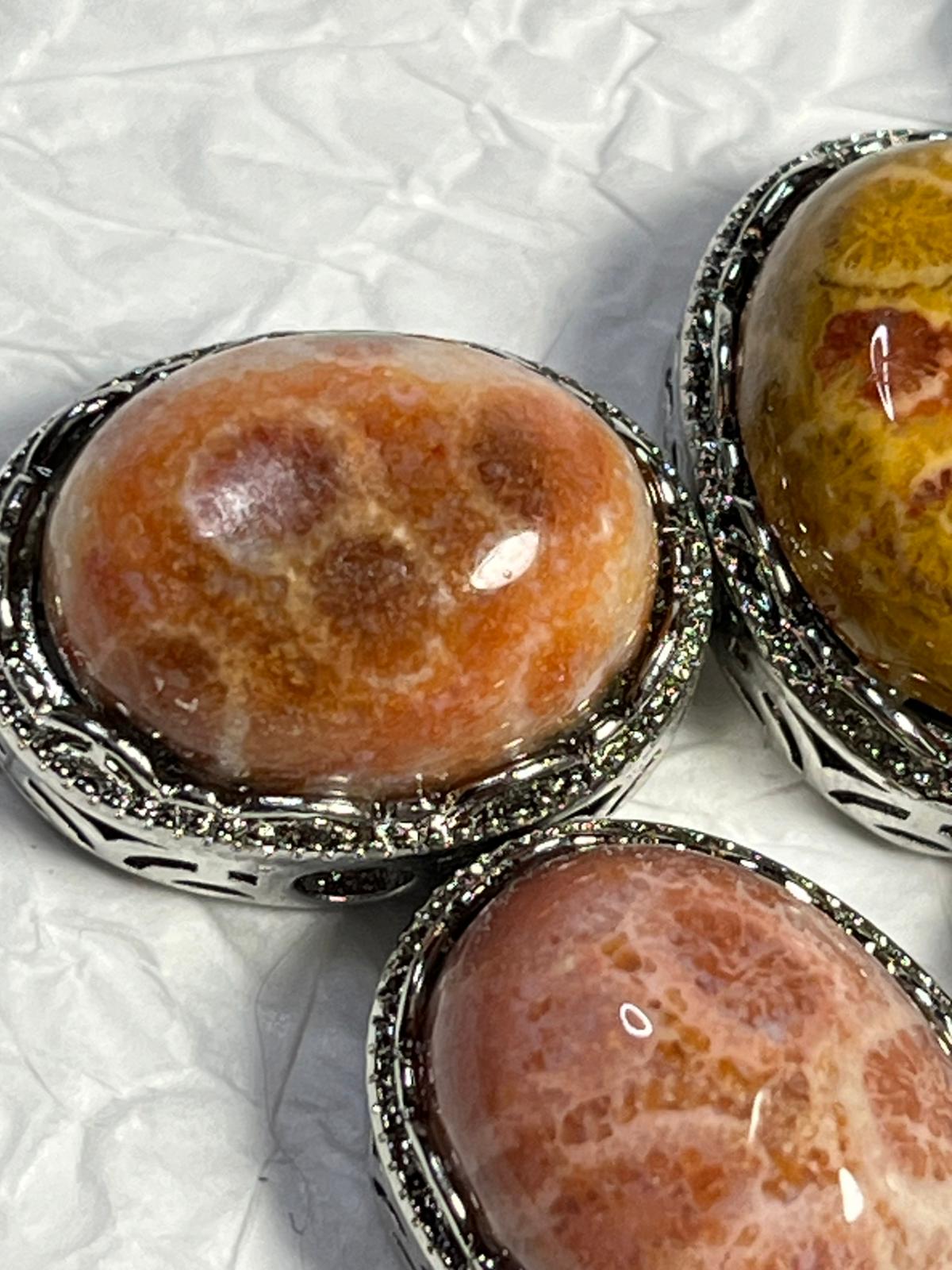 Charm en Corail Fossilisé, sur cuivre plaqué argenté