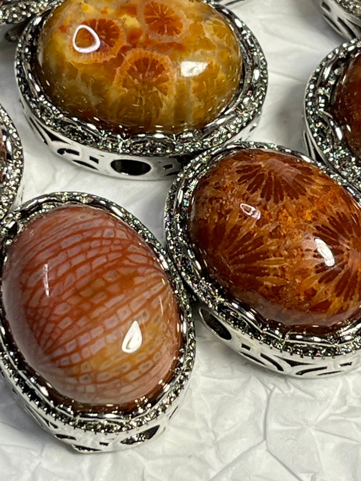 Charm en Corail Fossilisé, sur cuivre plaqué argenté